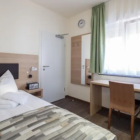 Lorca Hotel *